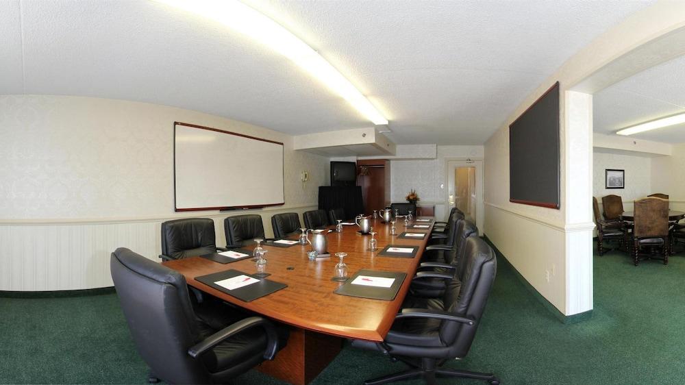 Clarion Hotel Philadelphia International Airport Эссингтон Экстерьер фото