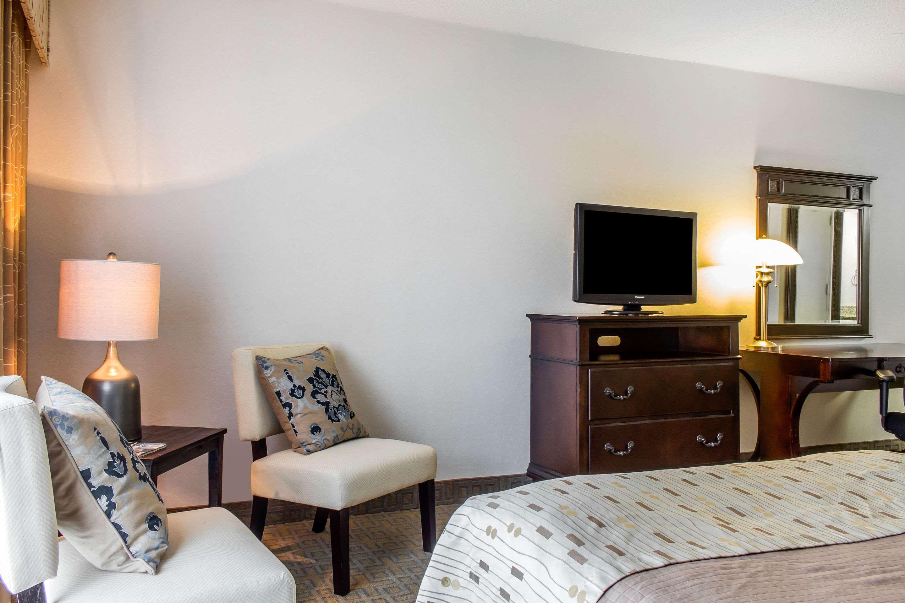 Clarion Hotel Philadelphia International Airport Эссингтон Экстерьер фото