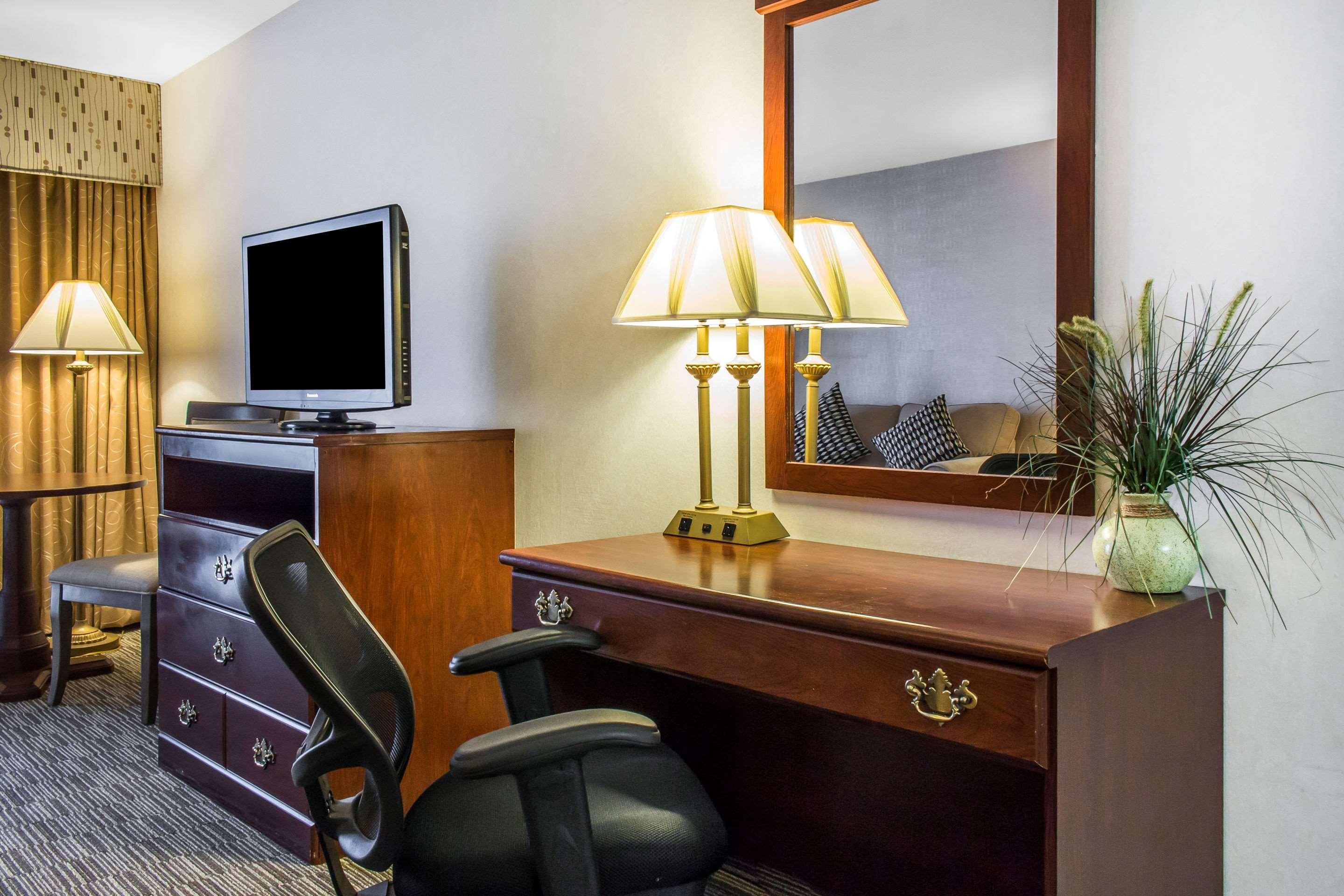 Clarion Hotel Philadelphia International Airport Эссингтон Экстерьер фото
