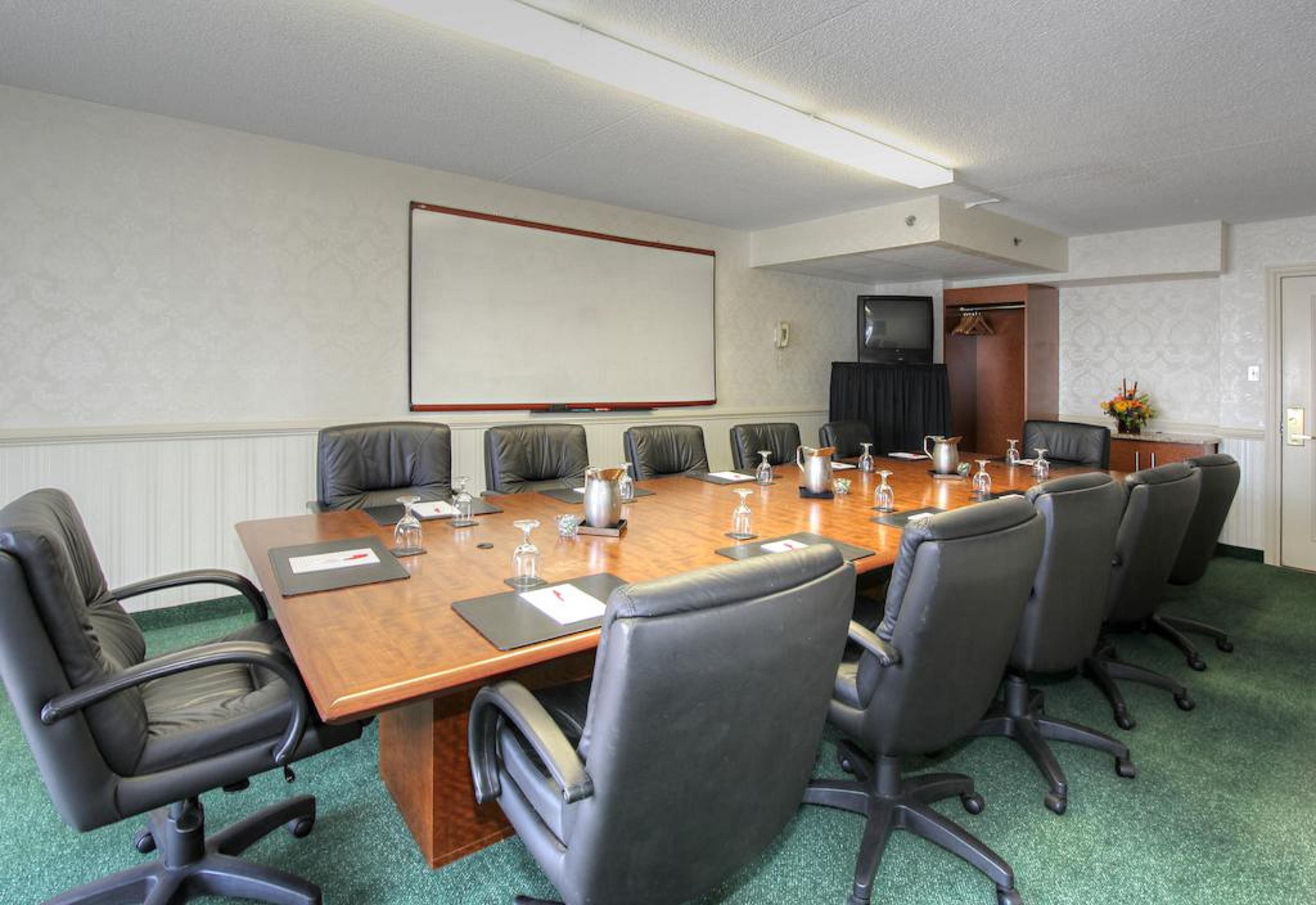 Clarion Hotel Philadelphia International Airport Эссингтон Экстерьер фото