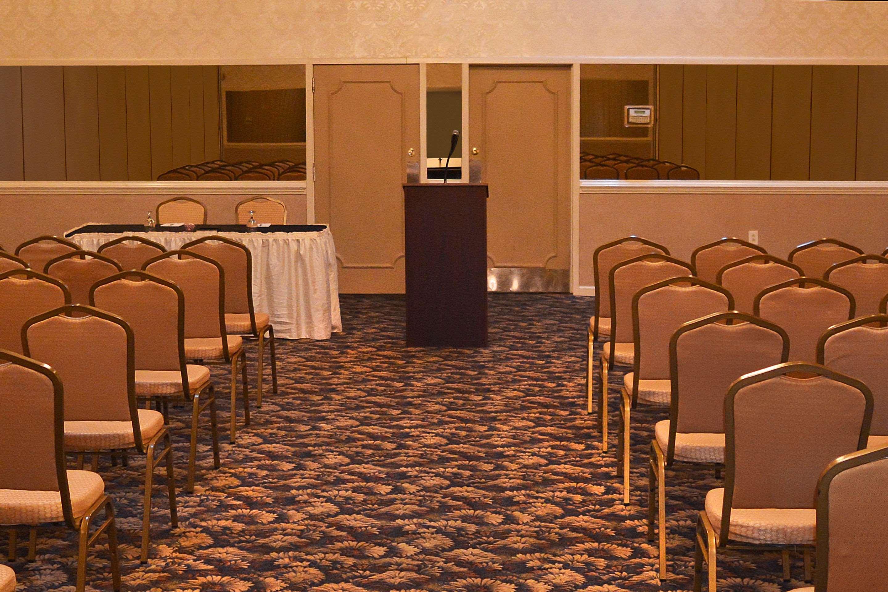 Clarion Hotel Philadelphia International Airport Эссингтон Экстерьер фото